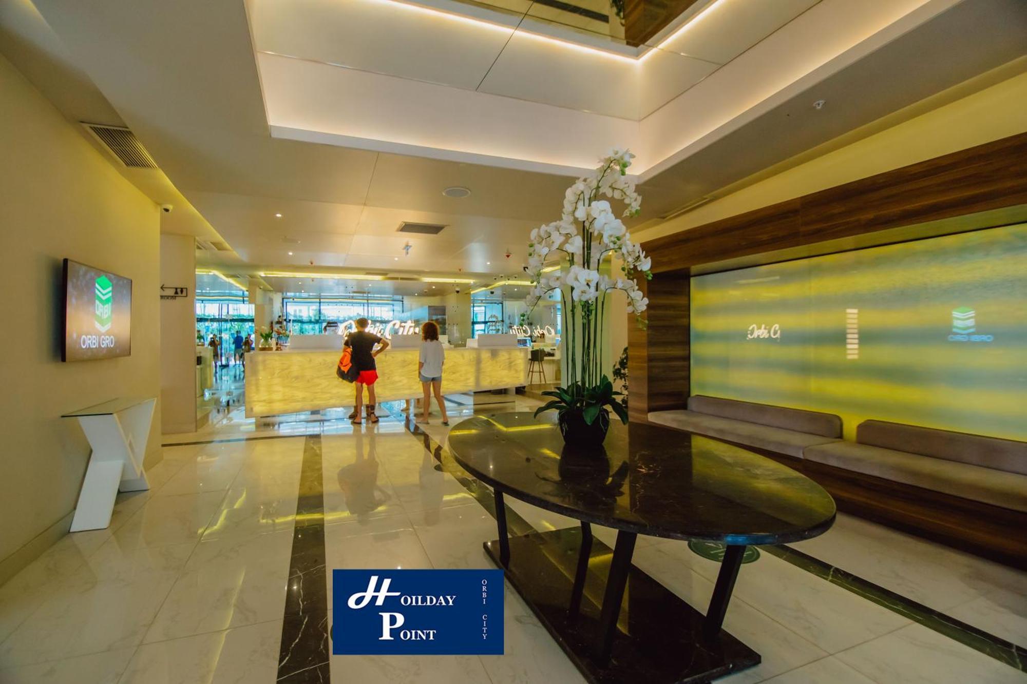 Holiday Point Orbi City 巴统 外观 照片
