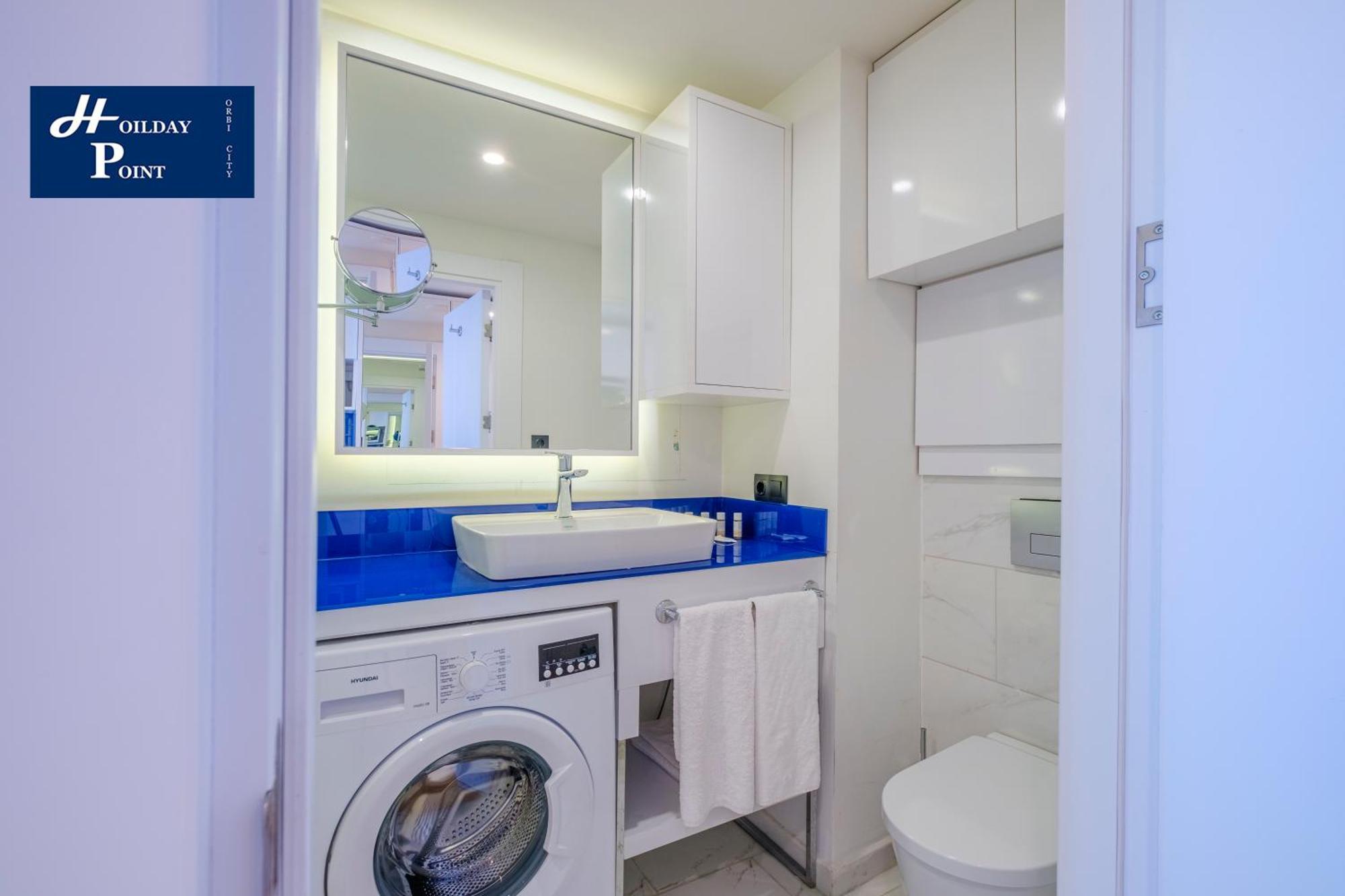 Holiday Point Orbi City 巴统 外观 照片