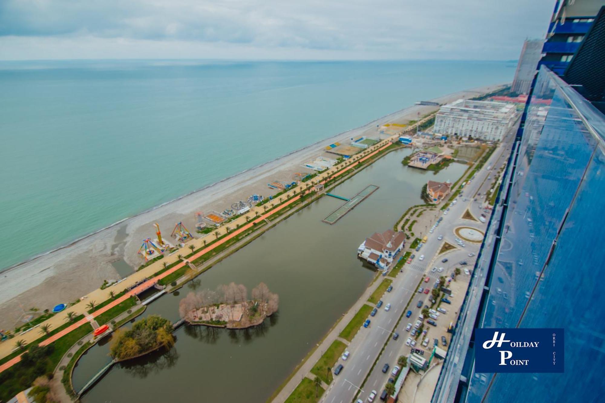 Holiday Point Orbi City 巴统 外观 照片